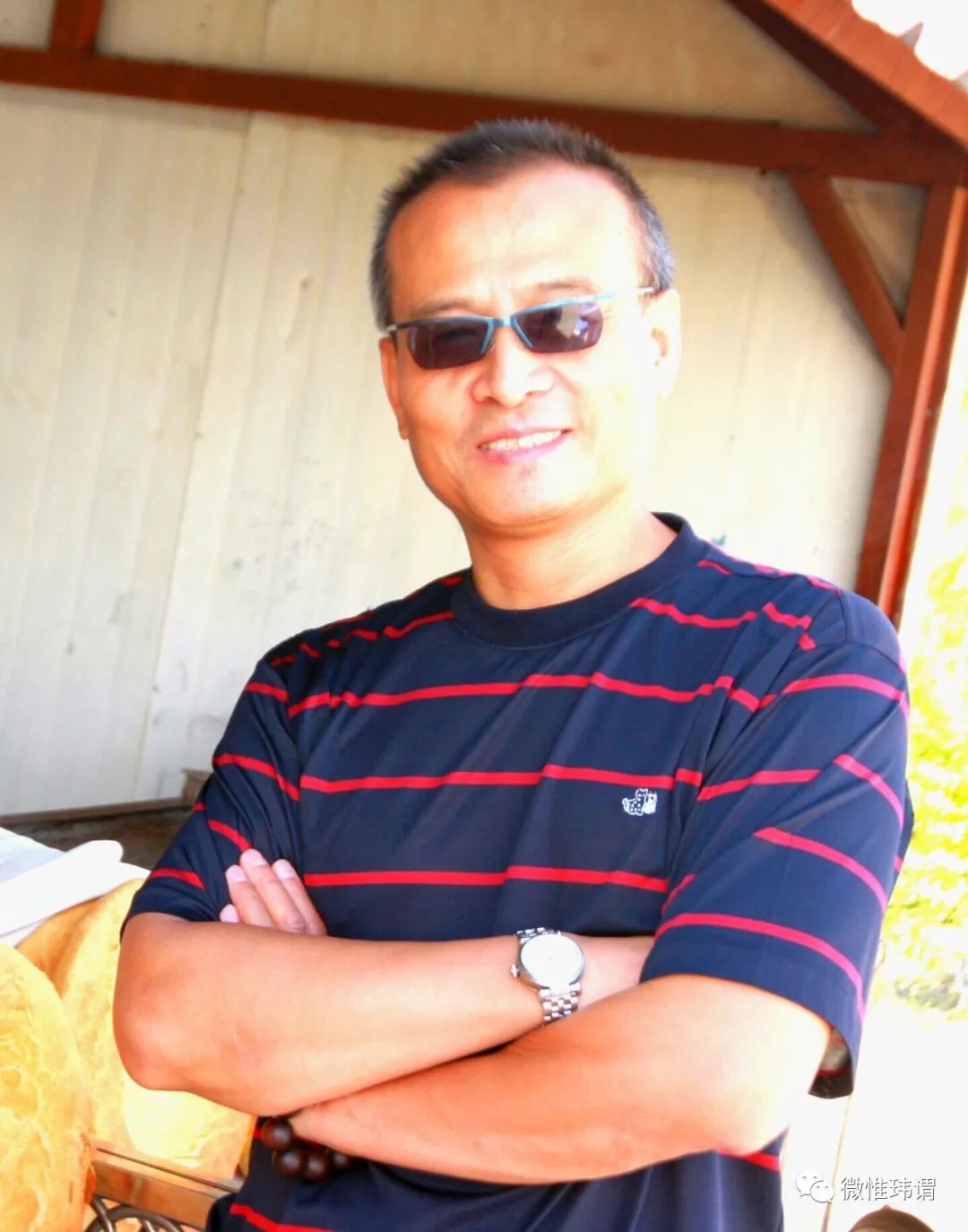 一件t恤衫,一件t恤长袖