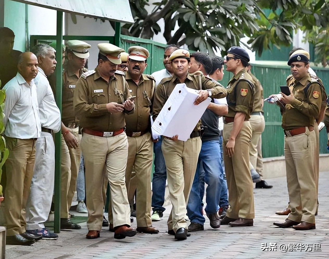 印度近40年的工资增长情况,印度14亿人靠什么生活