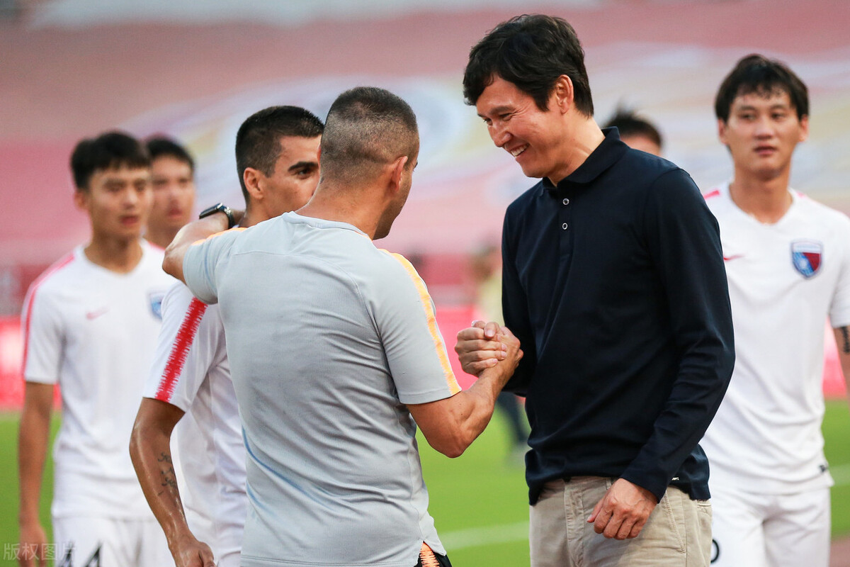 泰山队助教法比奥宣布离队,山东泰山主教练法比奥