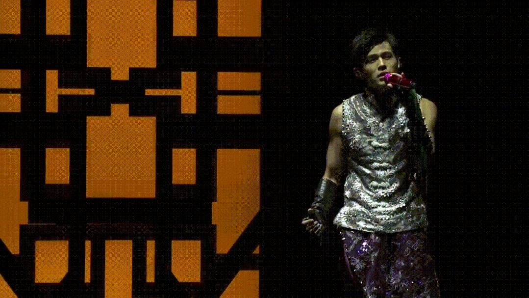 乱花渐欲迷人眼指的是哪里,乱花渐欲迷人眼是指花开得多吗