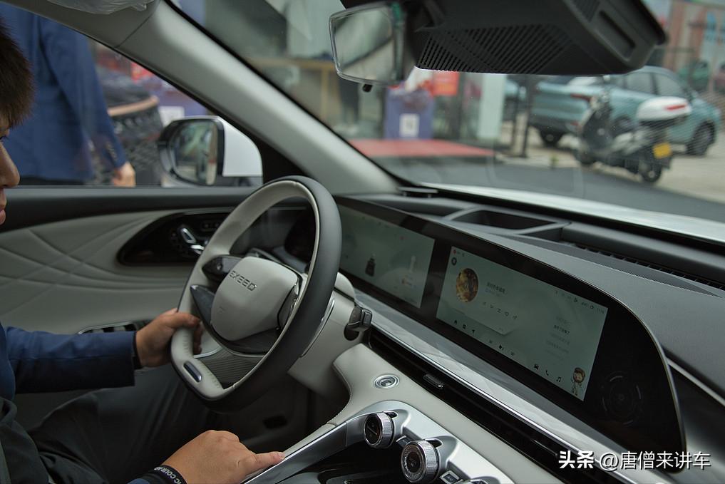 试驾星途瑶光和特斯拉modely，到底买哪款最划算？