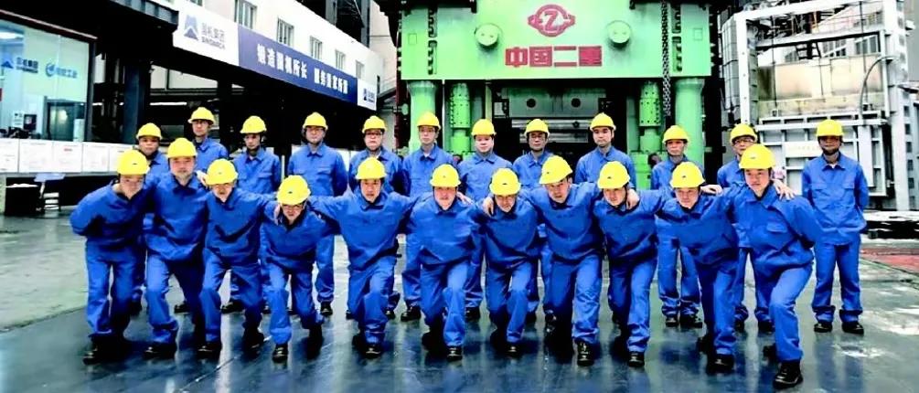 中国目前有几台万吨水压机,大国工匠水压机