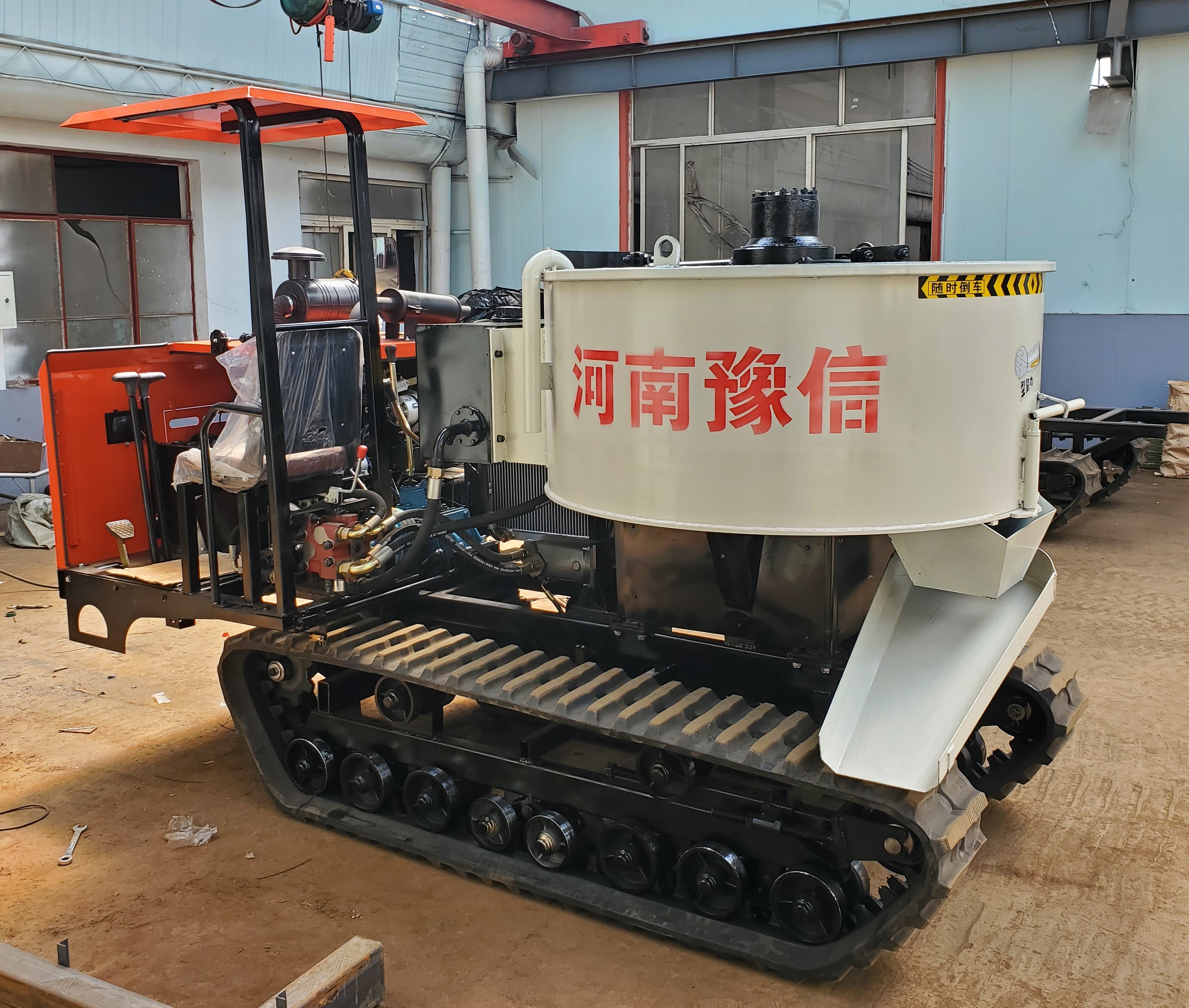 移动混凝土搅拌机生产厂家,大型移动式全自动混凝土搅拌机