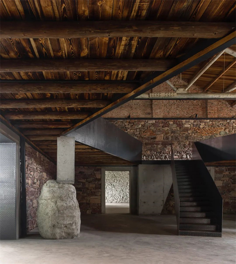 太行新宇美术馆拍照姿势,石板岩新宇美术馆