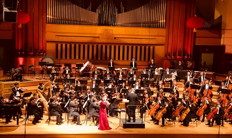 当时社会下，人们对权力、荣耀、战争以及政治变革的感受