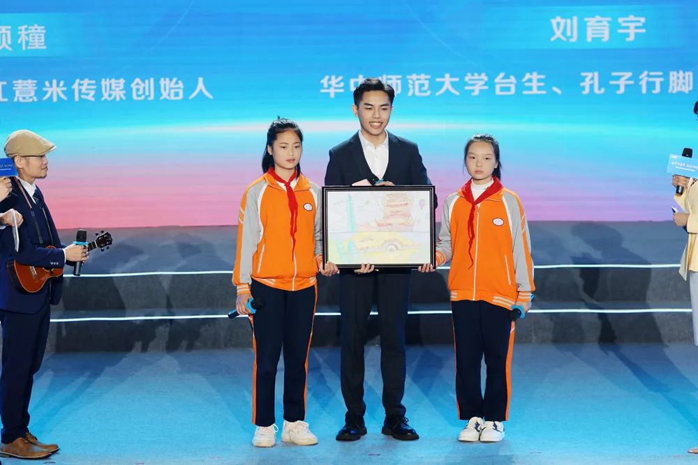 共叙友谊共谋发展共话未来,两岸青年共舞海峡论坛