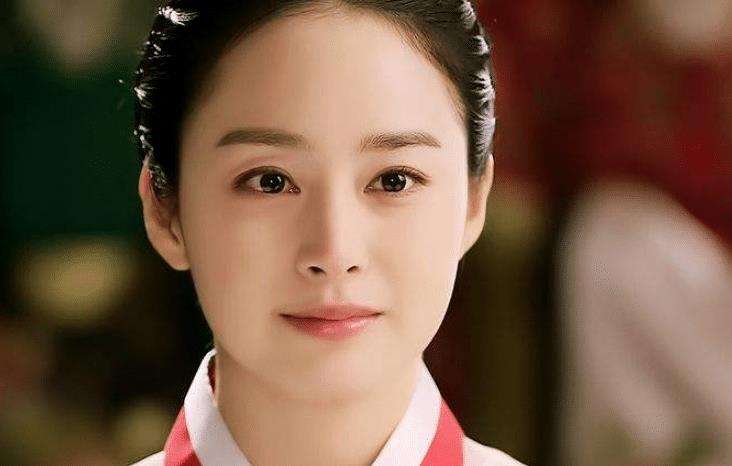 金泰希从小到大的照片,金泰希素颜女神