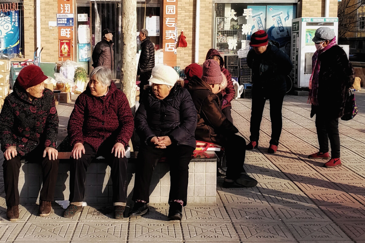 坚持吊单杠治疗好了腰椎间盘突出,腰椎间盘突出怎么正确吊单杠