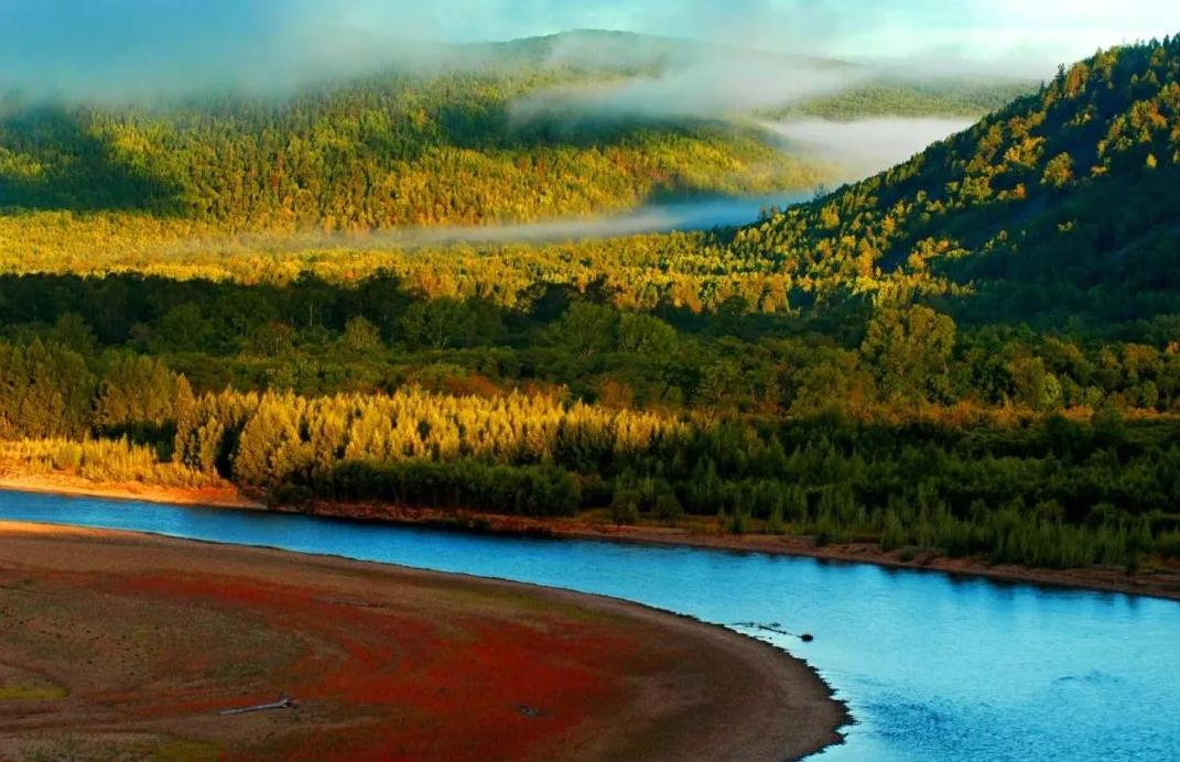 故地重游忆当年,故地重游忆往昔峥嵘岁月稠