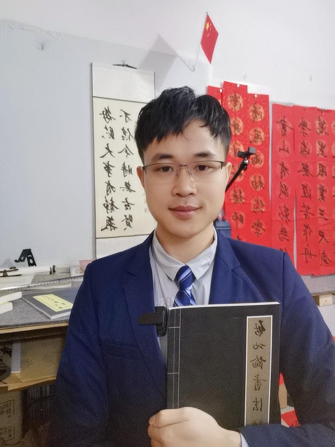 1952年，毛主席受邀为广西大学题写校名，刚劲有瘦金体韵味