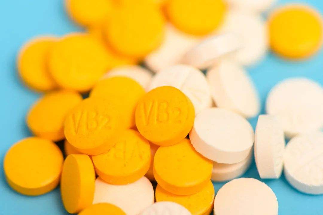 缺乏维生素b2出现哪些症状呢,缺乏维生素b2都是有什么症状