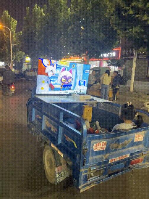 女朋友平胸我该怎么安慰,女朋友平胸该怎么安慰