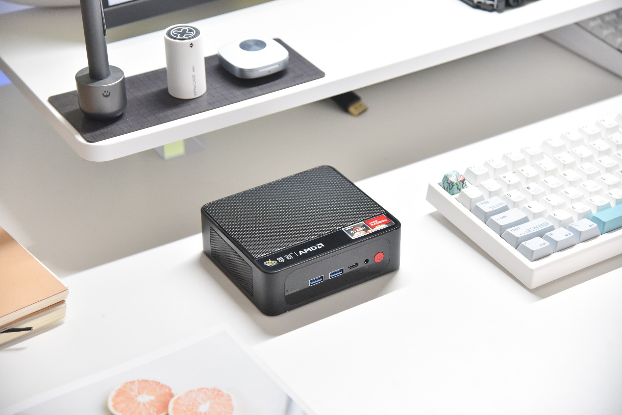 放弃台式，巴掌大零刻SER55500U打造简洁桌面，性能不输传统电脑