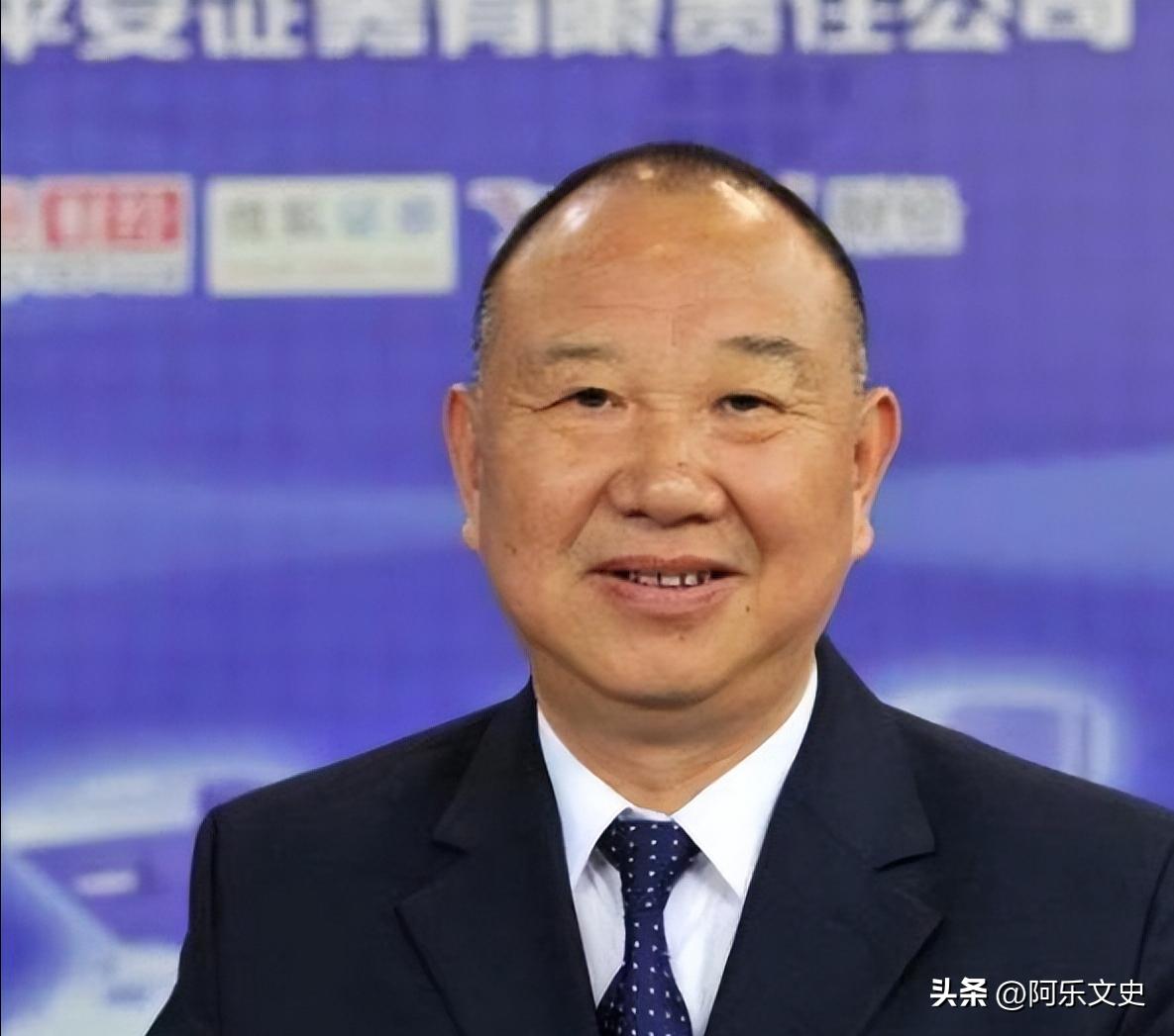 绝味鸭脖戴文军，偷师周黑鸭后来居上，成鸭货之王身家70多亿