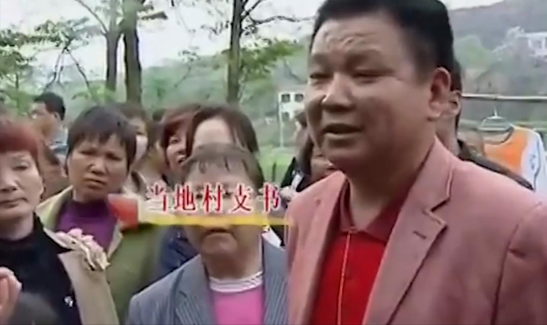 湖南88岁老太喝药自杀，三儿子围看等老人咽气，放话她早该死了!