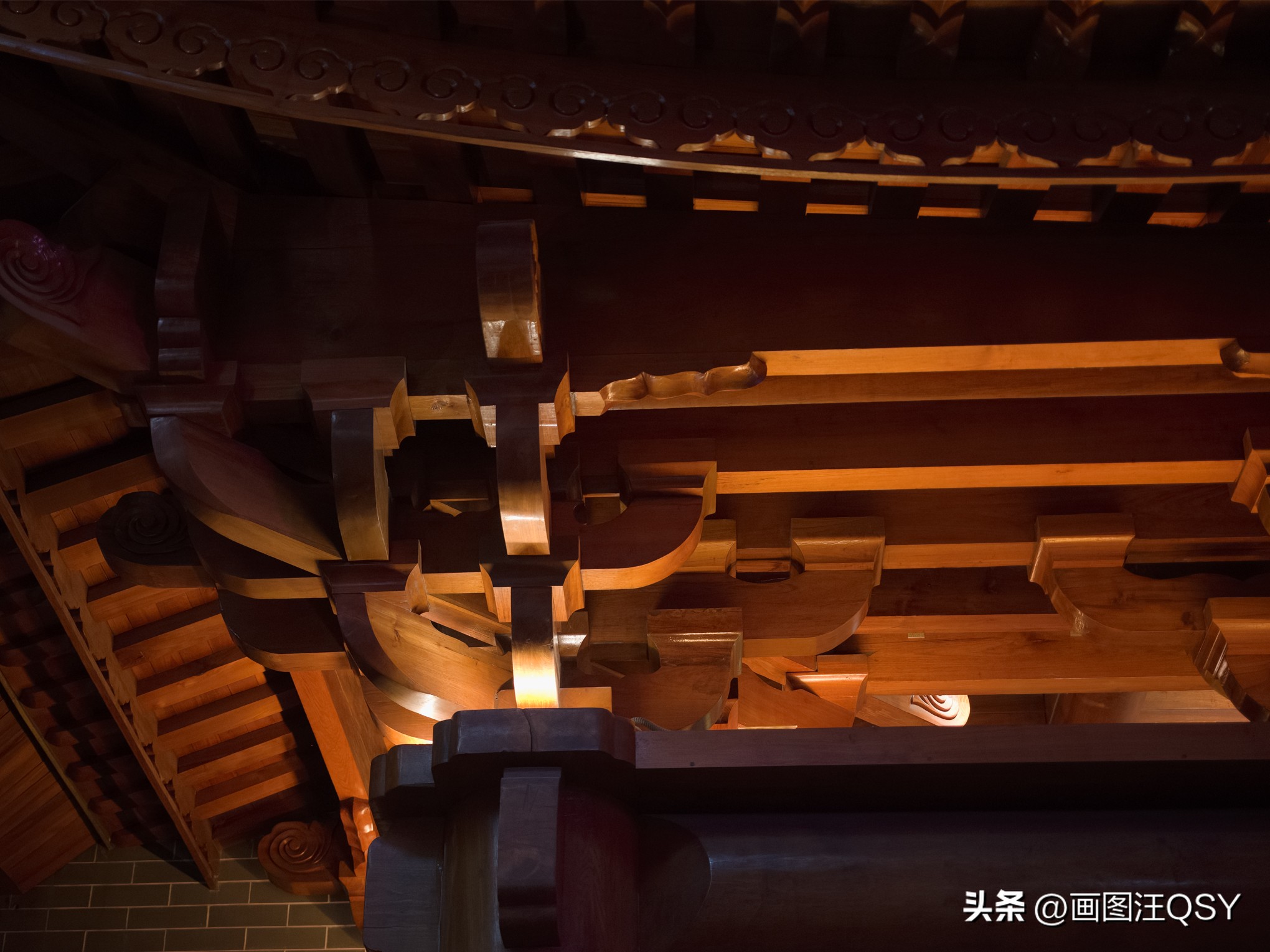 技术不够装备来凑，索尼ZV-E1真定位新手？Vlog初学者心得分享