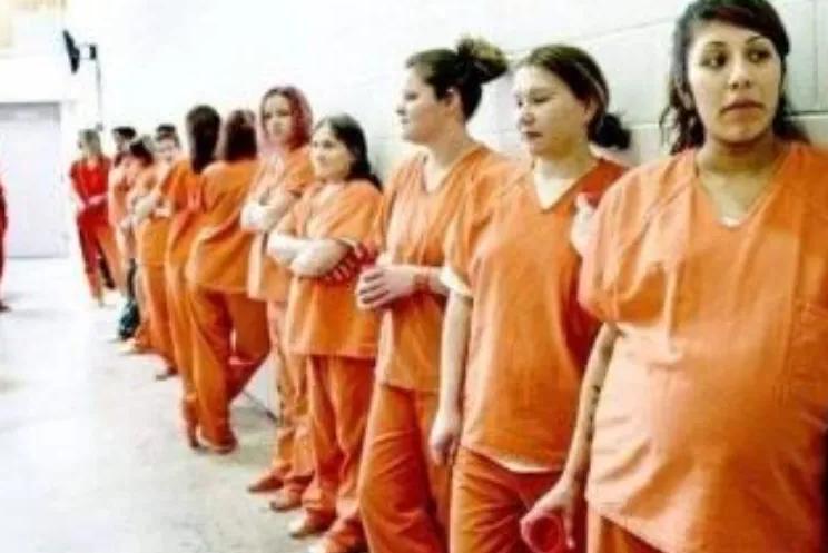 2.4万女囚流放澳洲,从生娃器到国母,她们是澳大利亚第一批公民