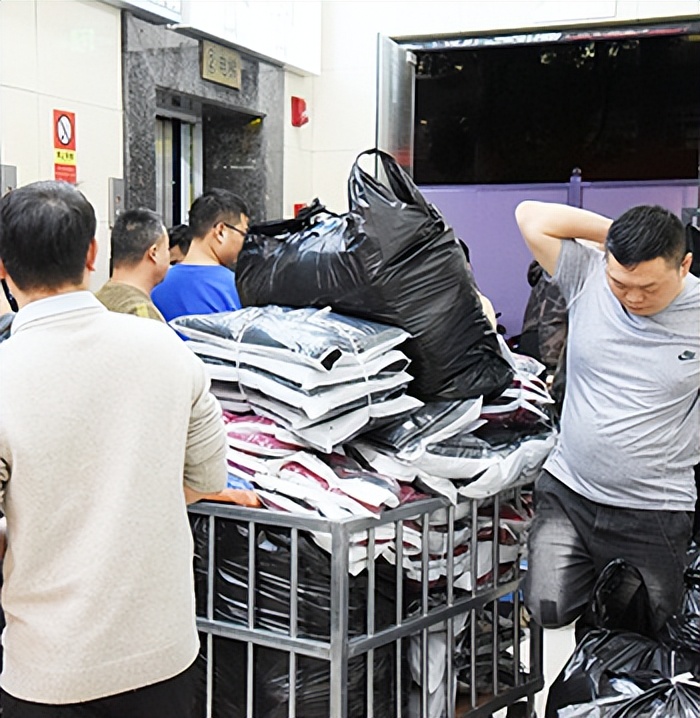 青创城男装直播供应链市场火热招商！