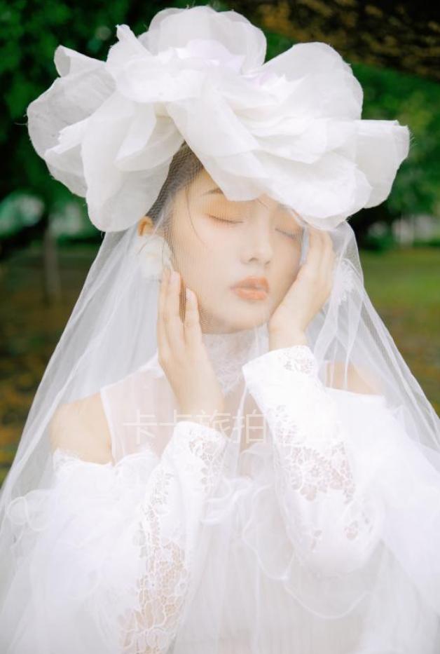 结婚的婚纱是租还是买比较合理,拍婚纱照婚纱是要租的还是免费的