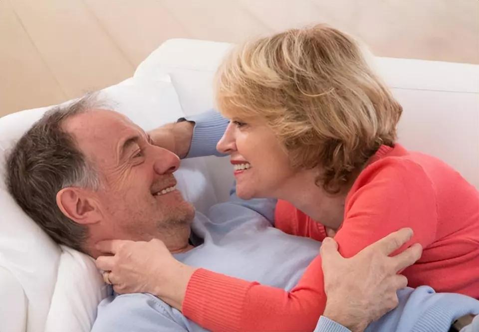 老年夫妻同住有什么益处,老年夫妻相处有什么好处