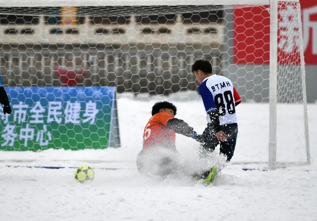 嗨翻足球联赛,雪地足球赛