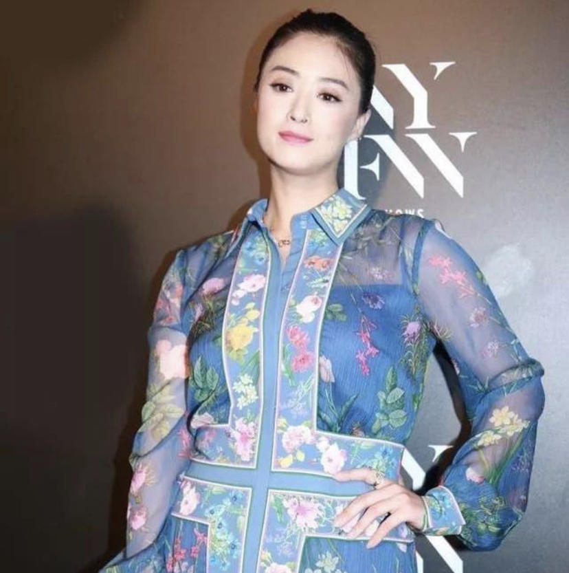 方脸大腮帮适合中分还是三七分,大饼脸中分超级简单又漂亮的发型