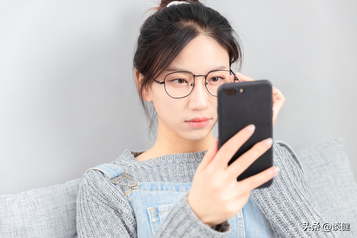 五种致盲性眼病应该要警惕,每天用眼过度需要滴什么眼药水吗