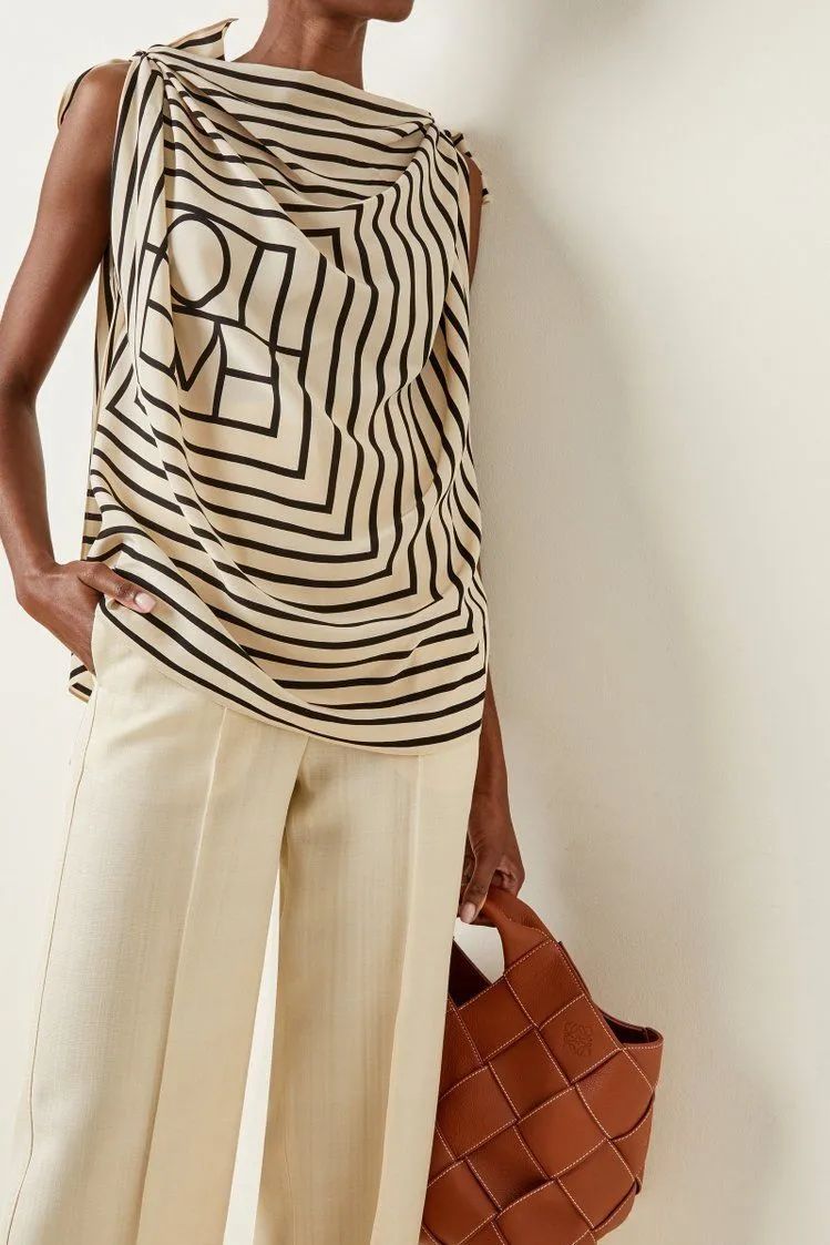 冬季适合戴丝巾,春天戴什么类型的丝巾