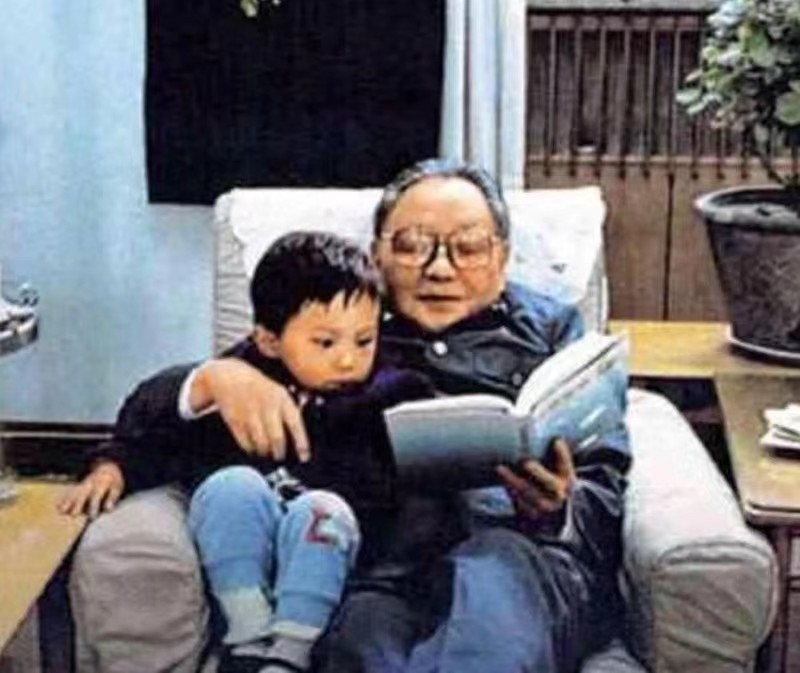 1988，全国人大会议，*小平邓**抽烟时收到纸条：请小平同志不要吸烟