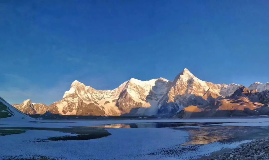 珠峰地形有多震撼,海拔低但值得爬的山