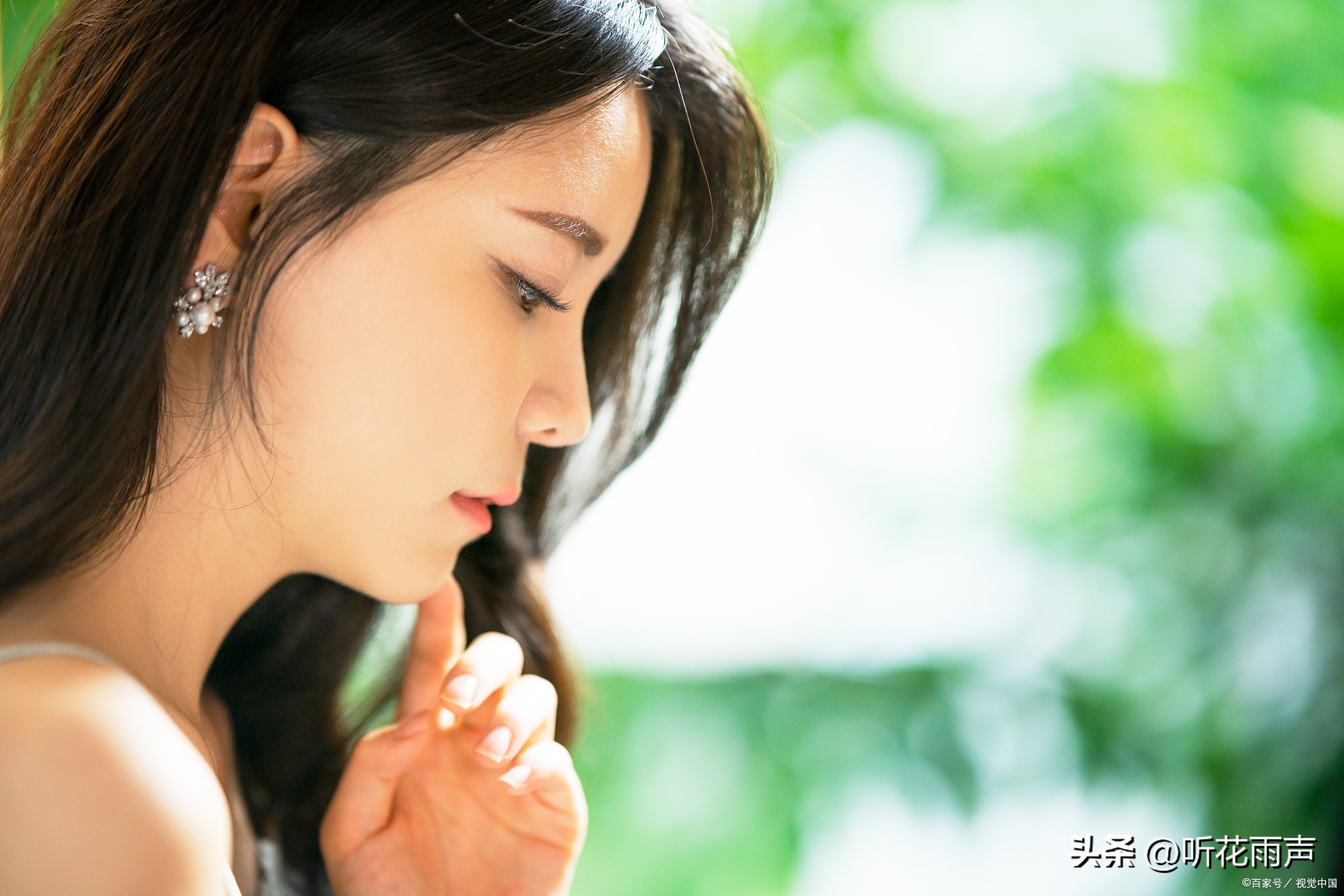 女人暗示喜欢你才会说这几句话,女人偷偷给你一个暗示