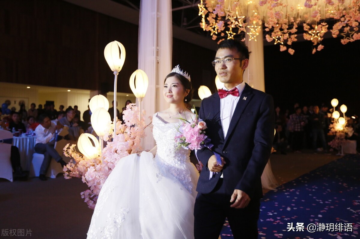 朋友二婚没办酒席要随礼吗,二婚请客朋友随礼吗