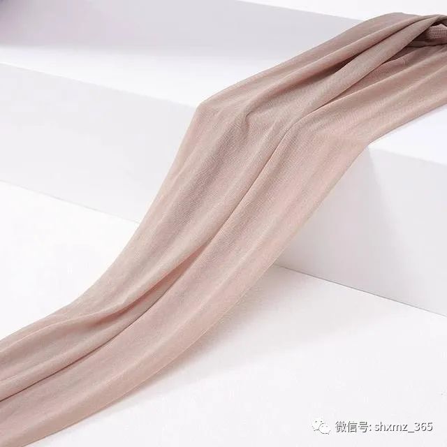 连体袜是踩脚的好还是连脚的好,小孩穿连体袜还是踩脚袜好呢