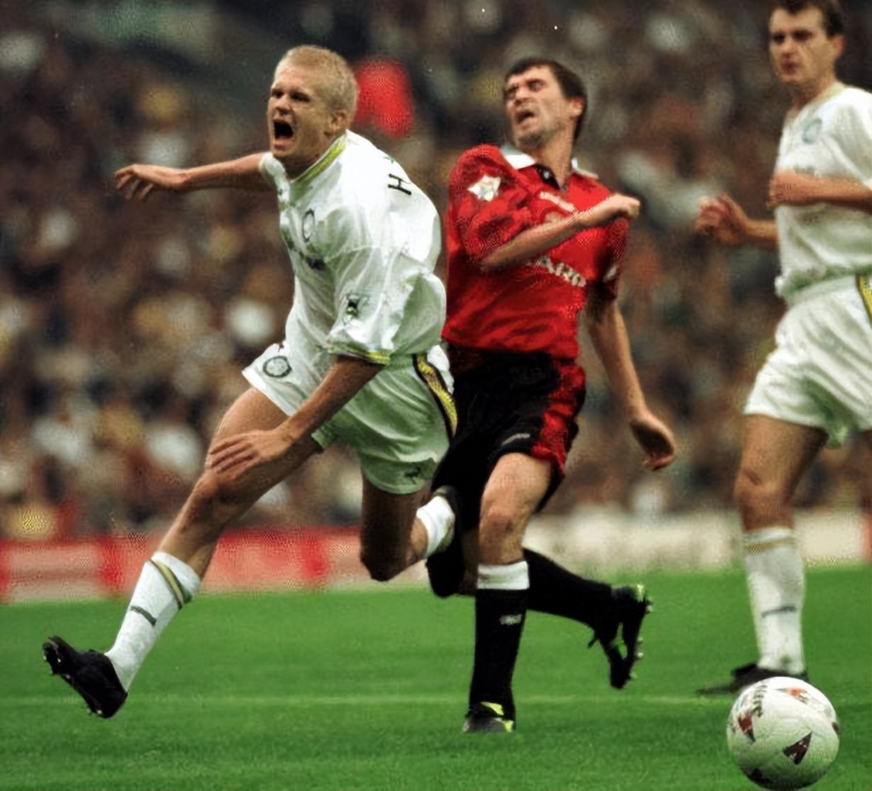 哈兰德父亲因伤退役，他如何培养出了球王接班人？