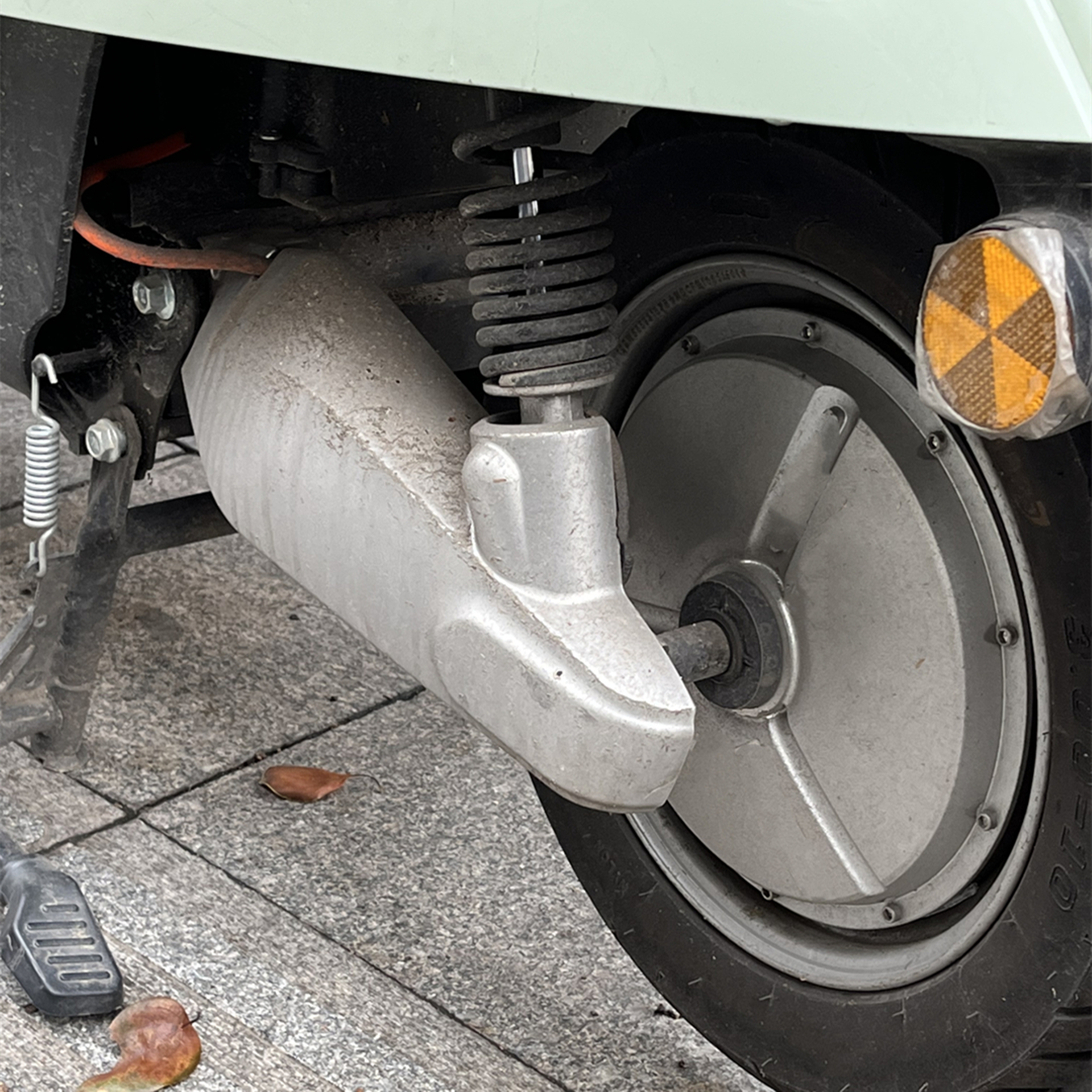 电动车铅酸电池锂电选择哪个好,电动车锂电池和铅酸电池如何选