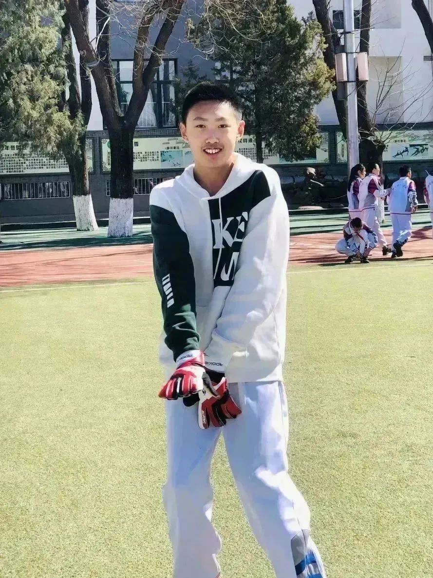 绿茵足球点亮梦想,绿茵点燃梦想