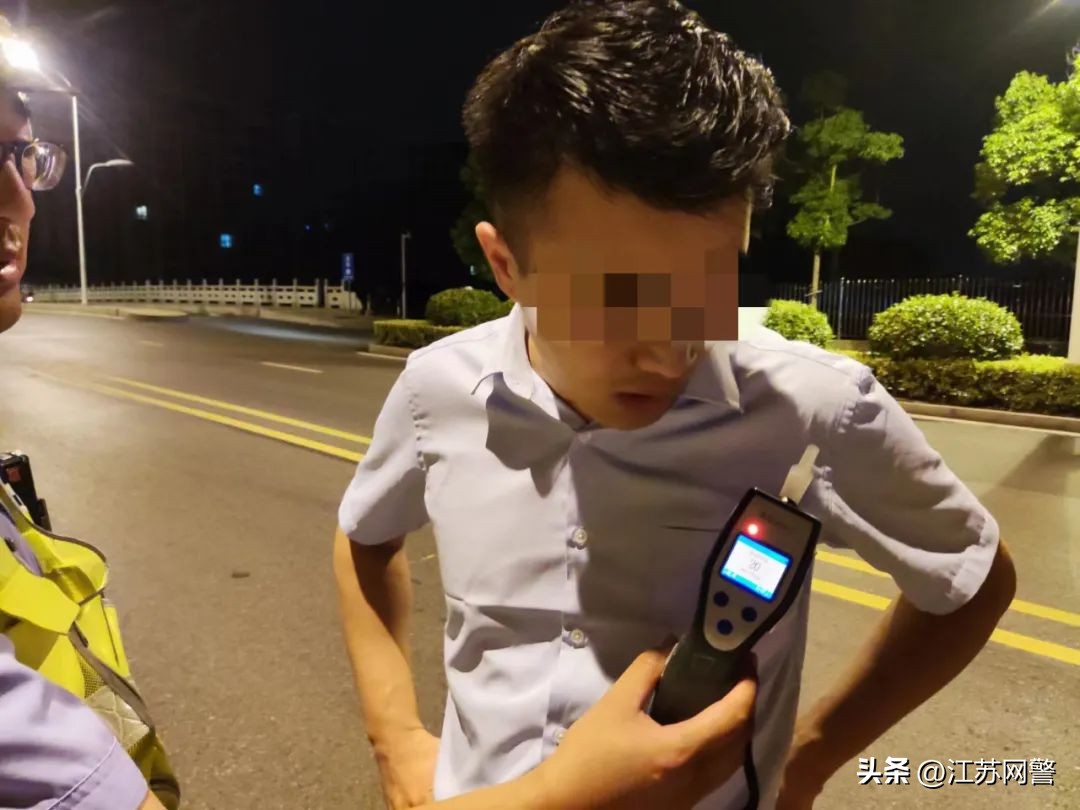 江苏镇江：润州交警零点行动一批“醉猫”入网