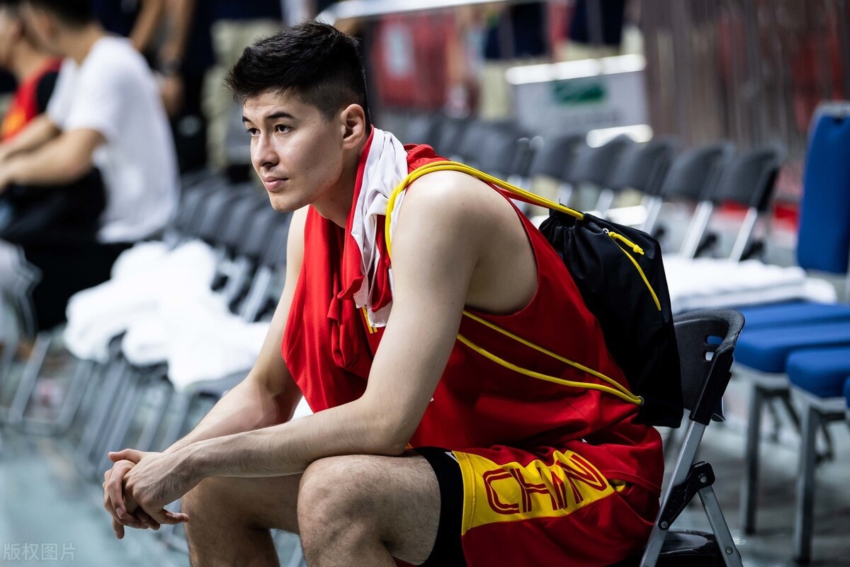 字母哥中国行指导男篮u16球员,中国篮球新疆队的阿不都沙拉木