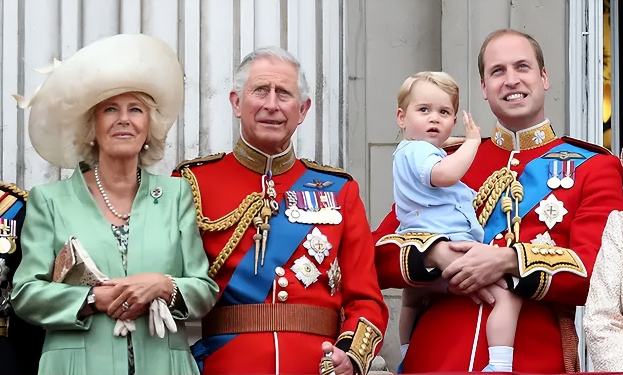 卡米拉气质逆袭不输戴安娜,卡米拉微笑回应凯特