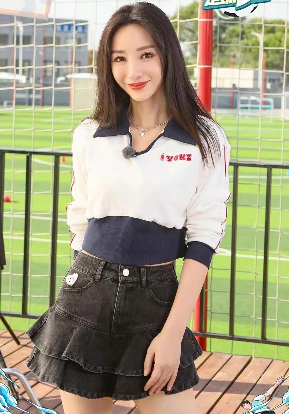 柳岩张馨予领衔变身足球宝贝,世界杯柳岩化身足球宝贝