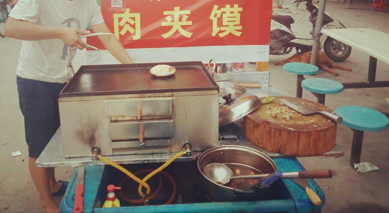 煎饼果子肉夹馍里脊饼哪个简单,一个肉夹馍一个煎饼果子