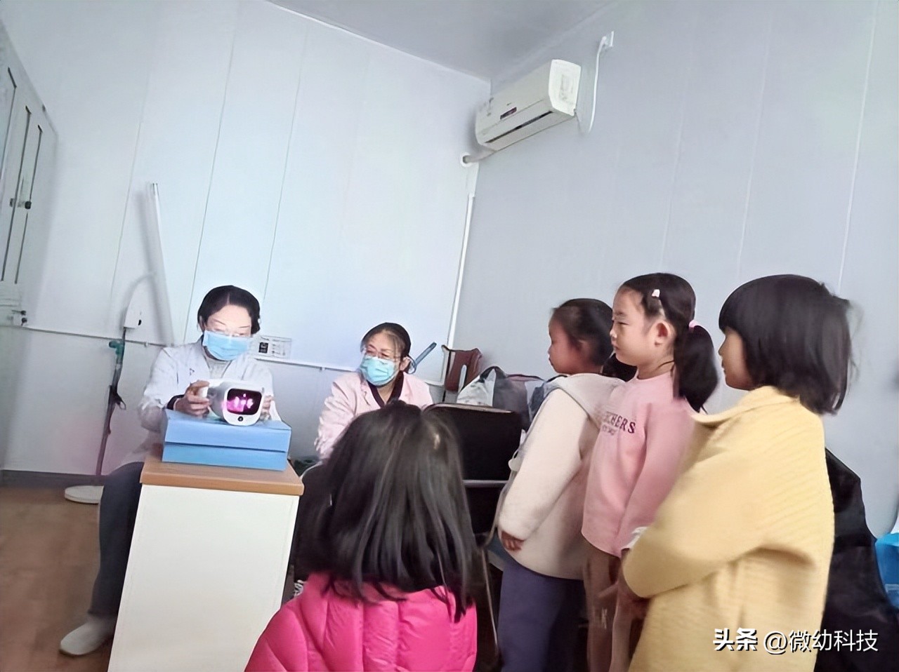 为何幼儿园保健师需要持证上岗,而晨检机器人不需要?微幼科技