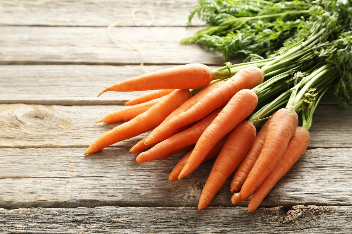 眼睛干涩建议补充什么营养素,眼睛干涩模糊多吃五种营养素