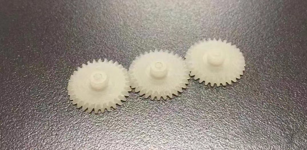 精密塑胶斜齿轮和螺旋齿轮的模具，为何选择采用火花机加工技术