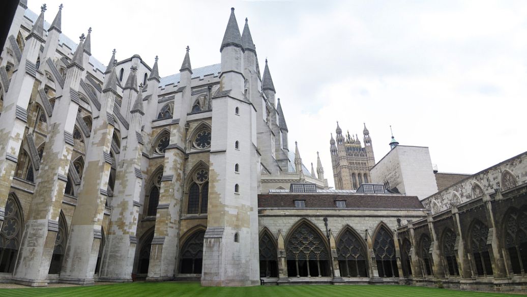 去英国读研找哪个中介好,青岛英国留学如何申请