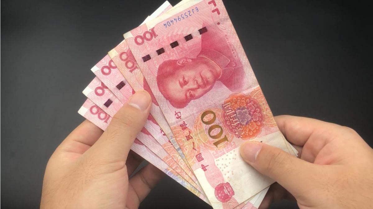 女子向微信300人借钱,河南一女孩发朋友圈借钱