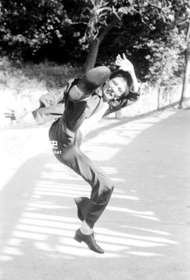 80年代年轻人的幸福生活开个小摩托比大奔还气派