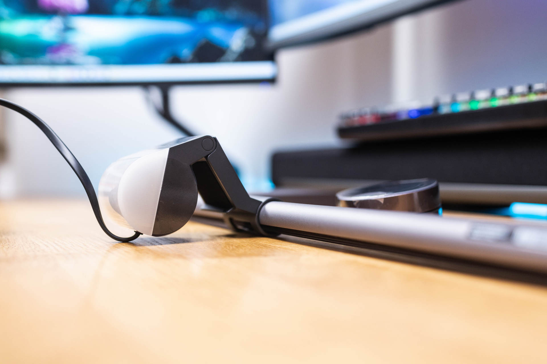 23.8英寸显示器桌面效果,桌面1.3米扩展显示器