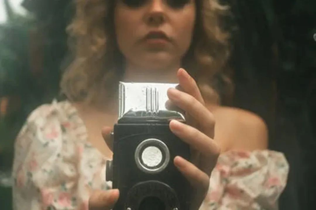 爱情亲情哪个重要,选亲情还是爱情