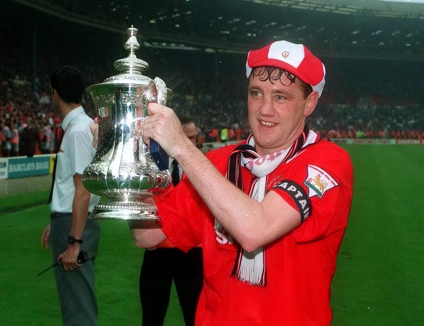 马奎尔曼联几号,马奎尔凭什么当曼联队长